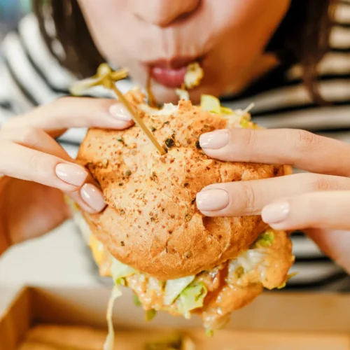 Esto es lo que deberías eliminar de tu dieta según un experto en salud cerebral