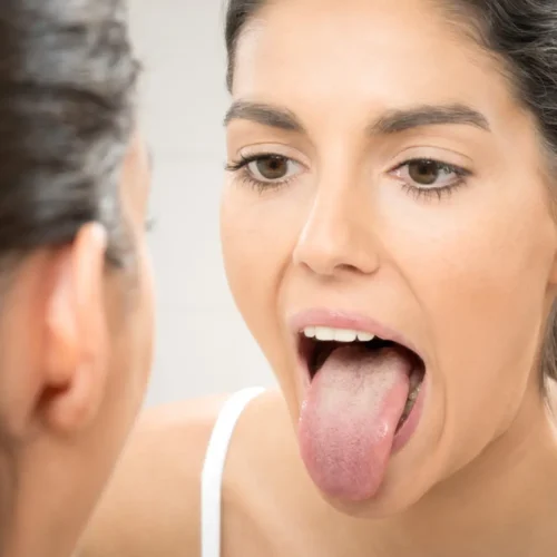 El color en tu lengua que puede indicar que padeces diabetes según Harvard