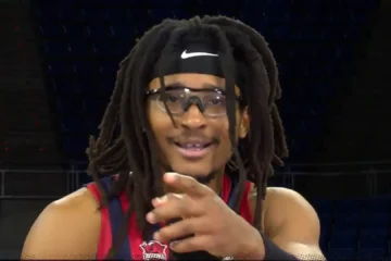 El jugador de Baskonia Chima Moneke estalla en directo ante las cámaras de Movistar: &quot;Dejad de jugar con mi nombre&quot;