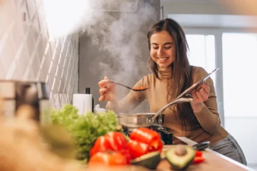 El ingrediente que deberías tener siempre a mano para mantener a raya el colesterol y la tensión alta, según un médico