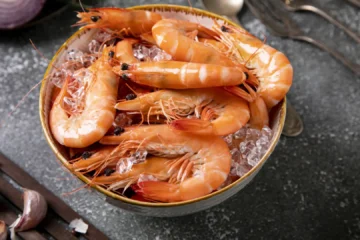 ¿Es seguro chupar las cabezas de las gambas o langostinos? Una experta lo aclara