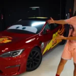 Polémica en redes por el &quot;sorteo&quot; del Tesla de Rayo McQueen que anunció The Grefg por Navidad: &quot;Es una rifa&quot;