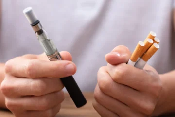 Alertan de que combinar cigarrillos con vapers aumenta hasta 40 veces la probabilidad de cáncer de pulmón