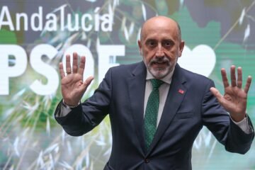 El catedrático sevillano Luis Ángel Hierro anuncia su candidatura a la secretaría general del PSOE andaluz