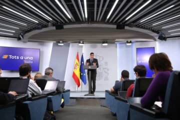 Una negociación ‘in extremis’: los ministros esperaron cuatro horas mientras el escudo antidesahucios casi tumba el acuerdo con Junts