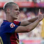 LaLiga anuncia que el Barça no podrá inscribir a Dani Olmo y Pau Víctor