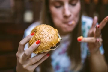 La comida basura mata: un estudio asocia los alimentos ultraprocesados con muertes prematuras