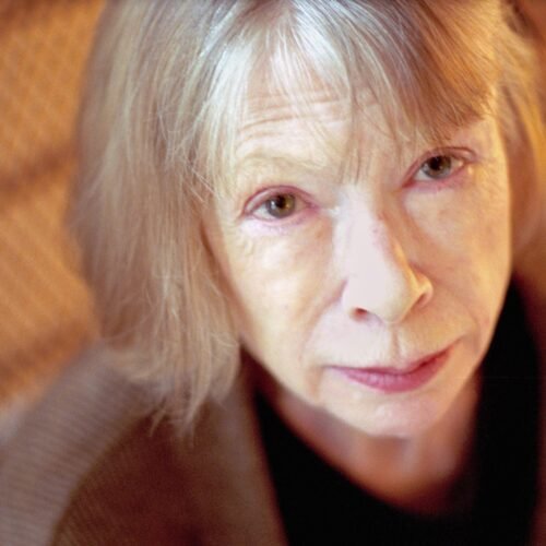 Cuando Joan Didion se contaba historias para poder morir: viaje al archivo íntimo de la escritora