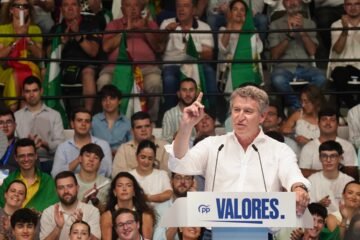 La ponencia del PP deja la puerta abierta a los pactos con Vox a escala nacional