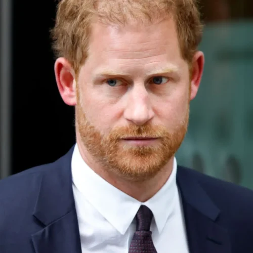 El príncipe Harry consultó si podía cambiarse de apellido y llevar el Spencer de su madre, Lady Di