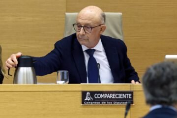 Cristóbal Montoro se da de baja como afiliado del PP tras ser imputado