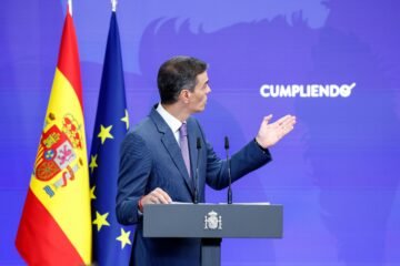 Sánchez y Feijóo alejan sus realidades paralelas en el ecuador de la legislatura