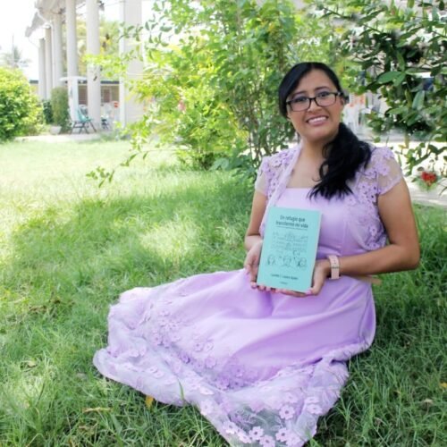 La escritora Lynette Zuleyma Lázaro Apáez debuta con un libro que da voz a jóvenes en busca de consuelo y fe