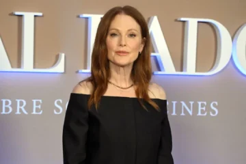 Julianne Moore (64 años): &quot;Mi mejor consejo para mi hija es que no se toque nunca las cejas&quot;