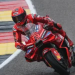 Marc Márquez firma una descomunal remontada para llevarse la 'sprint' en Sachsenring