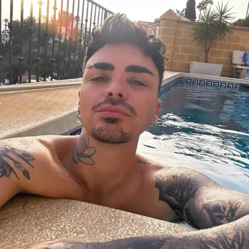 Mario Jefferson reaparece renovado y presenta una nueva canción para agradecer el apoyo: &quot;Aquí voy, inseguro, pero voy&quot;