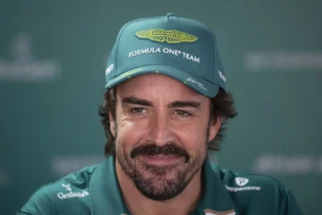 Fernando Alonso explica el alcance de su lesión en la espalda: «Hicimos una resonancia para ver qué era exactamente»