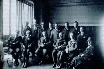 La historia de la única mujer en la foto: María del Carmen Martínez Sancho, primera doctora en matemáticas de España