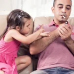 El tabaquismo pasivo de un padre en su infancia puede marcar la salud pulmonar del hijo