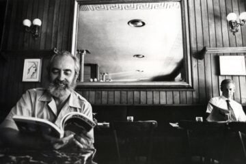 Cien años de Ángel González, poeta y “santo por lo civil”
