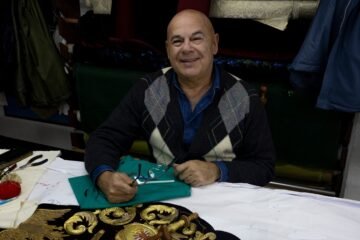 El arte sacro andaluz se moviliza contra los bordados cofrades ‘low cost’ paquistaníes: “Es una cuestión de identidad”