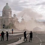 El presidente de Serbia empieza a ganar el pulso de los manifestantes un año después, pero se hunde en la polarización