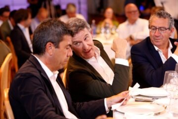Crece la presión en el PP para un relevo de Mazón por su “pérdida de credibilidad” tras los cambios de versión: “Está amortizado”