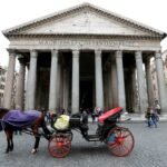 Un turista muere al caer del muro perimetral del Panteón de Roma