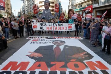 Miles de valencianos salen de nuevo a la calle para pedir la dimisión de Mazón un año después de la dana