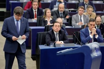 Puigdemont y la cúpula de Junts abordan en un clima de ruptura su relación con el PSOE