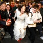 Monja a la fuga por la Gran Vía: Rosalía, historia de una campaña de ‘marketing’ como nunca se hizo