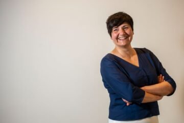 Sonia Contera, catedrática de Física en Oxford: “Una de las cosas más terribles de la IA es que nos invita a dejar de pensar”