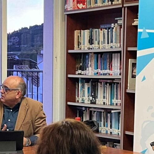 Diego Santos Márquez explora los silencios de la vida en pareja y el peso del dinero en la narrativa contemporánea