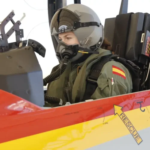 Leonor ya vuela sola: la princesa pilota por primera vez un avión del Ejército del Aire