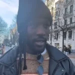 Un bar de Bilbao expulsa al actor Sambou Diaby tras confundirlo con un mantero: «Me siento humillado y decepcionado»