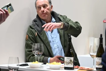 Bertín Osborne «disfruta de su soltería» a sus 71 años: «Salgo todas las semanas con dos o tres distintas»