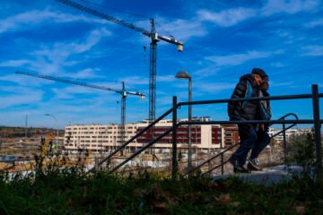 El tapón en la red eléctrica eleva a 350.000 las nuevas viviendas en riesgo en España: «No podemos ni empezar las obras»