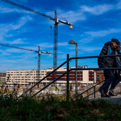 El tapón en la red eléctrica eleva a 350.000 las nuevas viviendas en riesgo en España: «No podemos ni empezar las obras»