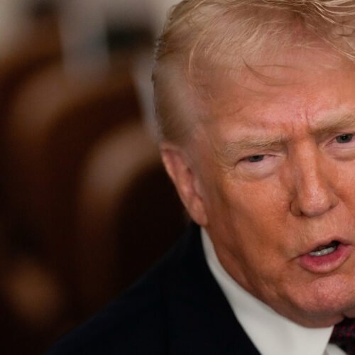 Donald Trump convoca una reunión para definir la estrategia sobre Irán: bombardeos o ciberataques como castigo a la represión