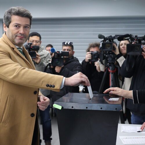 El Partido Socialista y la extrema derecha de Chega pasan a la segunda vuelta en las elecciones presidenciales de Portugal