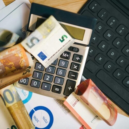 Las hipotecas fijas al 2% tienen los días contados: la banca empieza el año con subidas de intereses