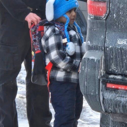 Las autoridades escolares en Mineápolis denuncian abusos del Gobierno tras la detención del pequeño Liam Ramos: «Nosotros tenemos silbatos y ellos tienen armas»