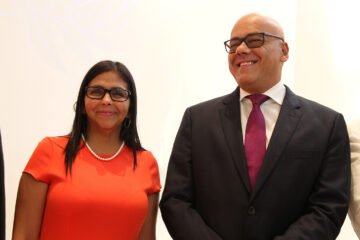Delcy impone un consejo de paz con chavistas, falsos opositores y «extorsionadores»