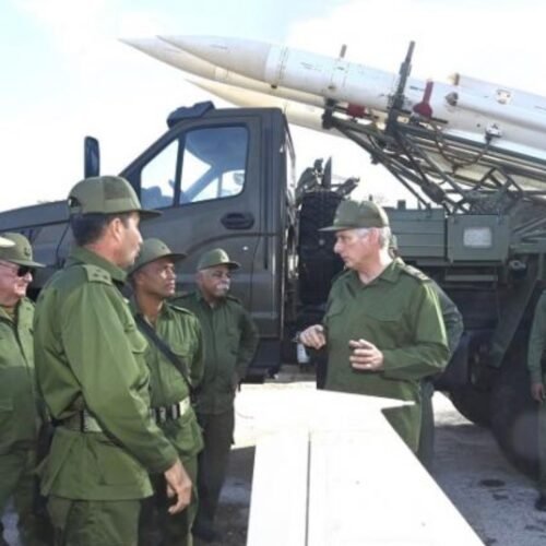 Cuba exhibe músculo militar en estado de ‘preguerra’