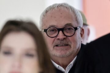 Comienza el juicio al senador francés acusado de drogar a una diputada para abusar de ella: «Soy responsable de lo que pasó»