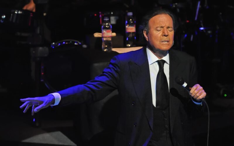 La Fiscalía archiva la denuncia contra Julio Iglesias por falta de competencia