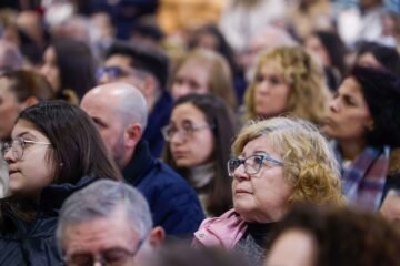 Víctimas del accidente de trenes en Adamuz comienzan a organizarse en un grupo de WhatsApp