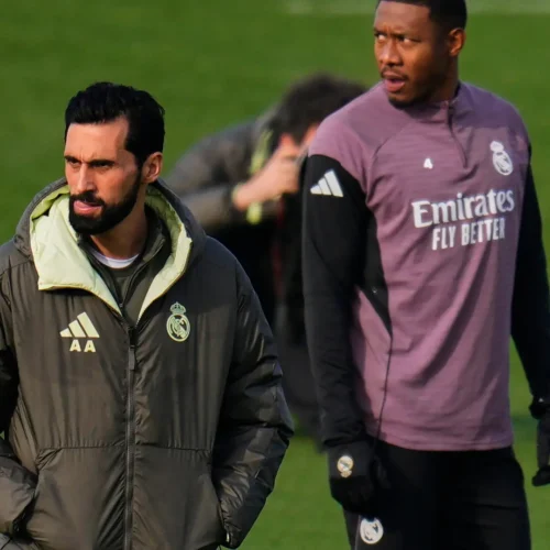 Primera lista de Arbeloa: cuatro ausencias y oportunidades para la cantera