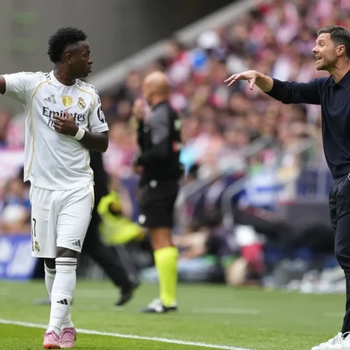 Sin despedida de Vinícius para Xabi Alonso: el brasileño no ha puesto ni un mensaje tras su tensa relación con el técnico