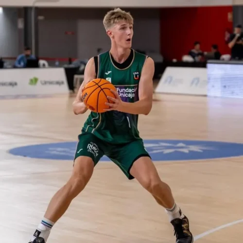 El canterano de Unicaja Marcus Moller deja temporalmente el baloncesto por un cáncer testicular